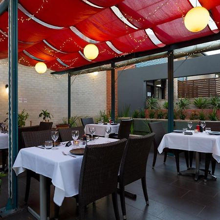 Отель Ramada By Wyndham Brisbane Windsor Экстерьер фото