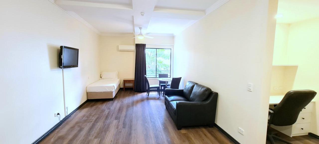 Отель Ramada By Wyndham Brisbane Windsor Экстерьер фото