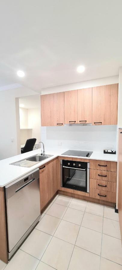Отель Ramada By Wyndham Brisbane Windsor Экстерьер фото