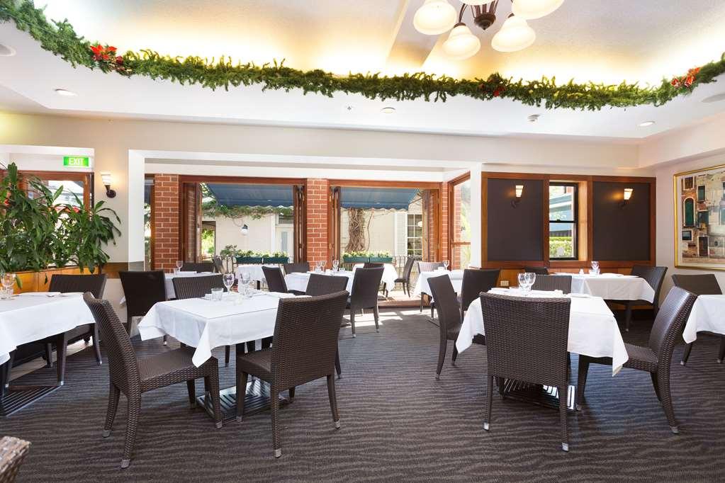 Отель Ramada By Wyndham Brisbane Windsor Ресторан фото