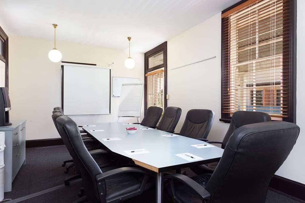 Отель Ramada By Wyndham Brisbane Windsor Удобства фото