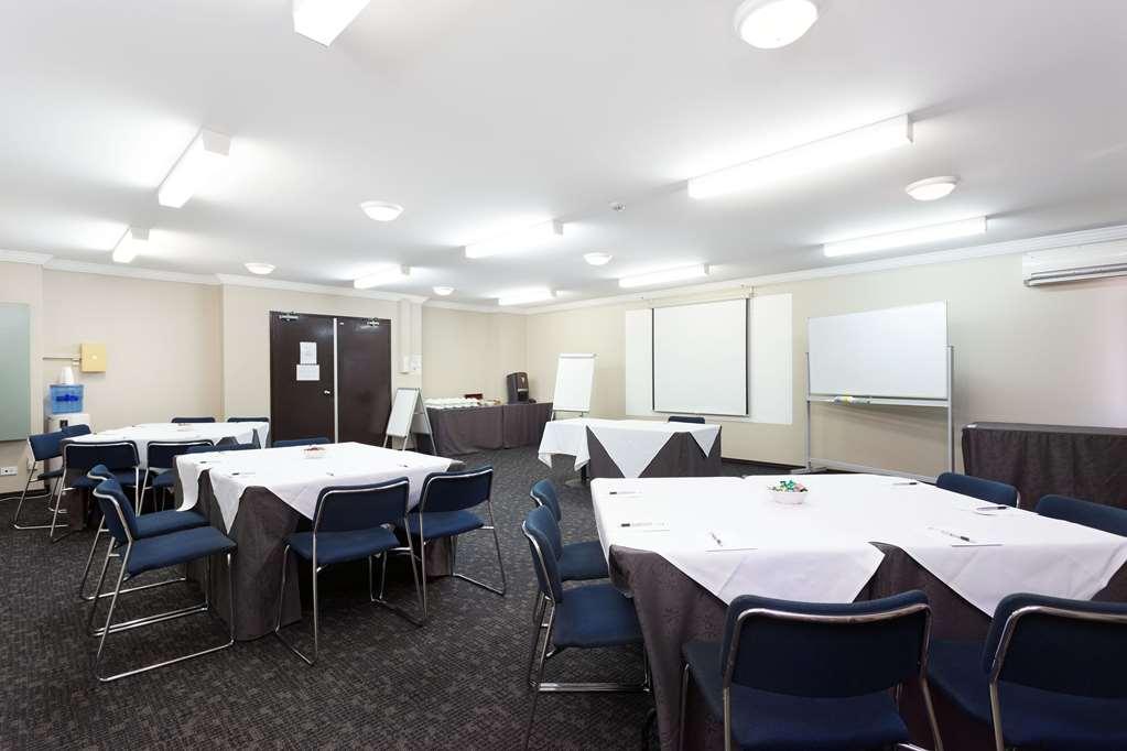 Отель Ramada By Wyndham Brisbane Windsor Удобства фото