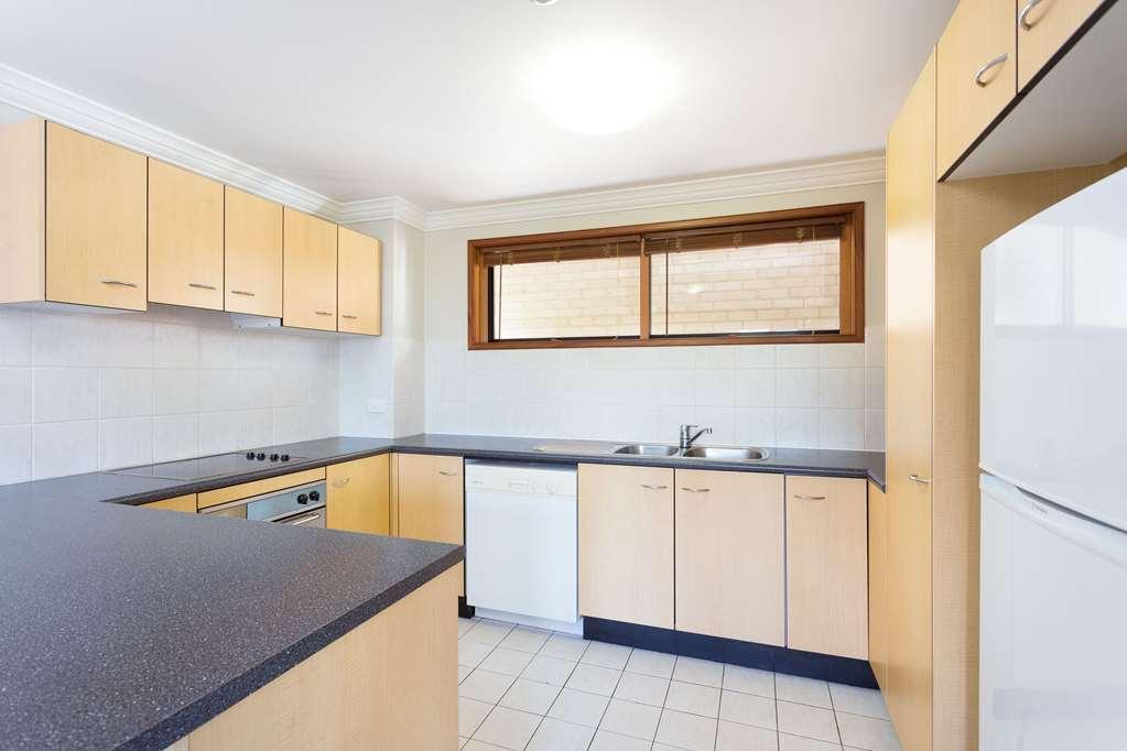 Отель Ramada By Wyndham Brisbane Windsor Номер фото