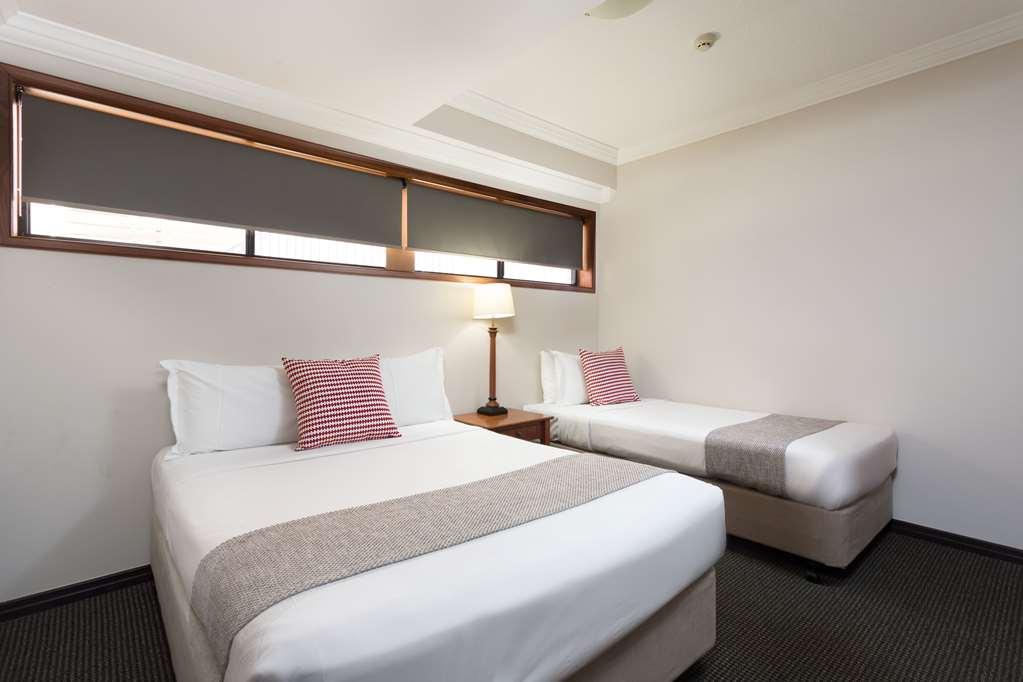 Отель Ramada By Wyndham Brisbane Windsor Номер фото