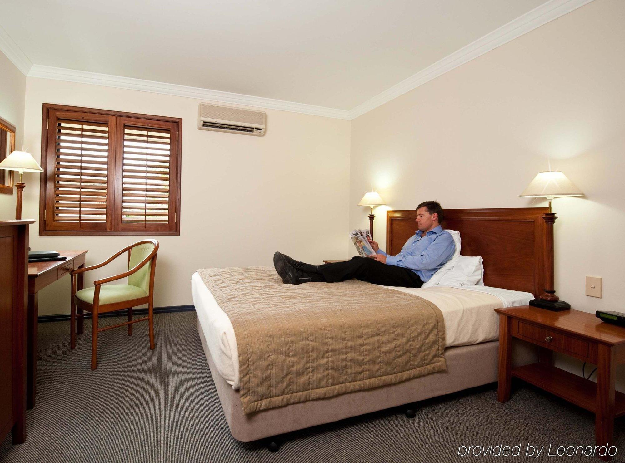 Отель Ramada By Wyndham Brisbane Windsor Номер фото