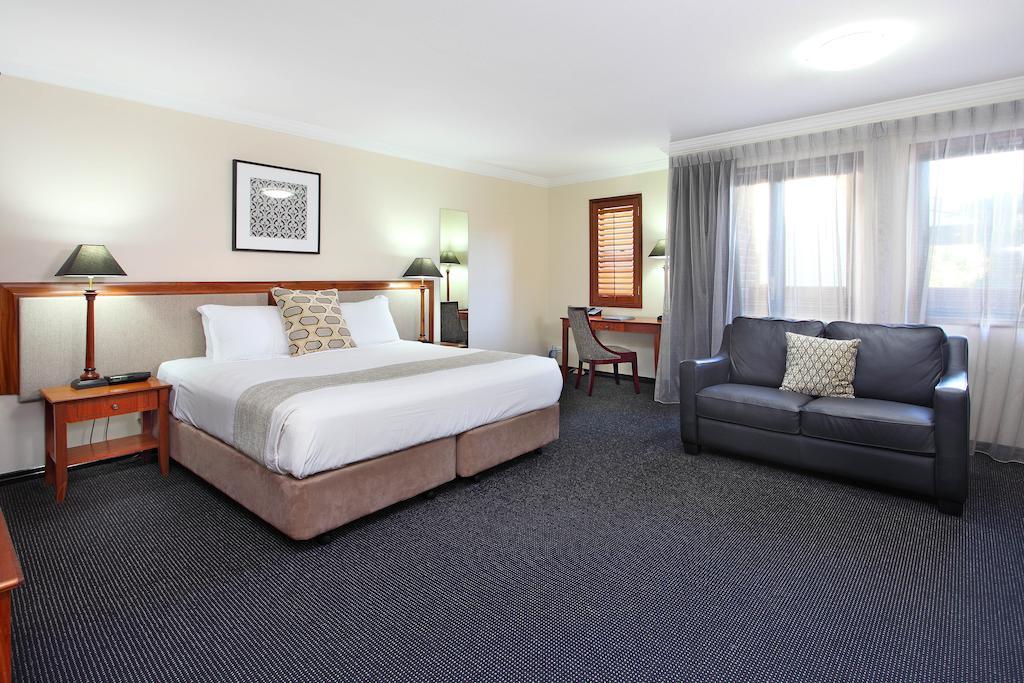 Отель Ramada By Wyndham Brisbane Windsor Номер фото