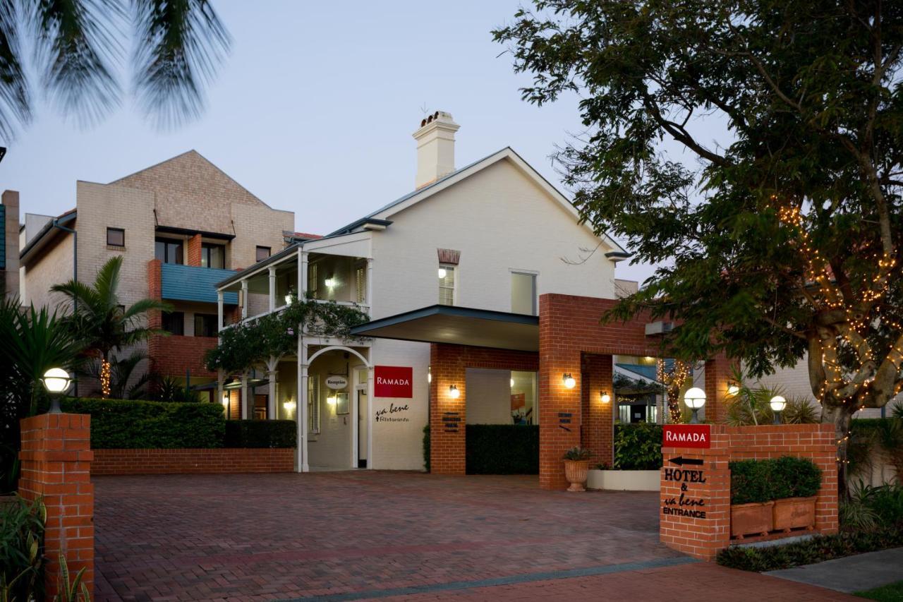 Отель Ramada By Wyndham Brisbane Windsor Экстерьер фото