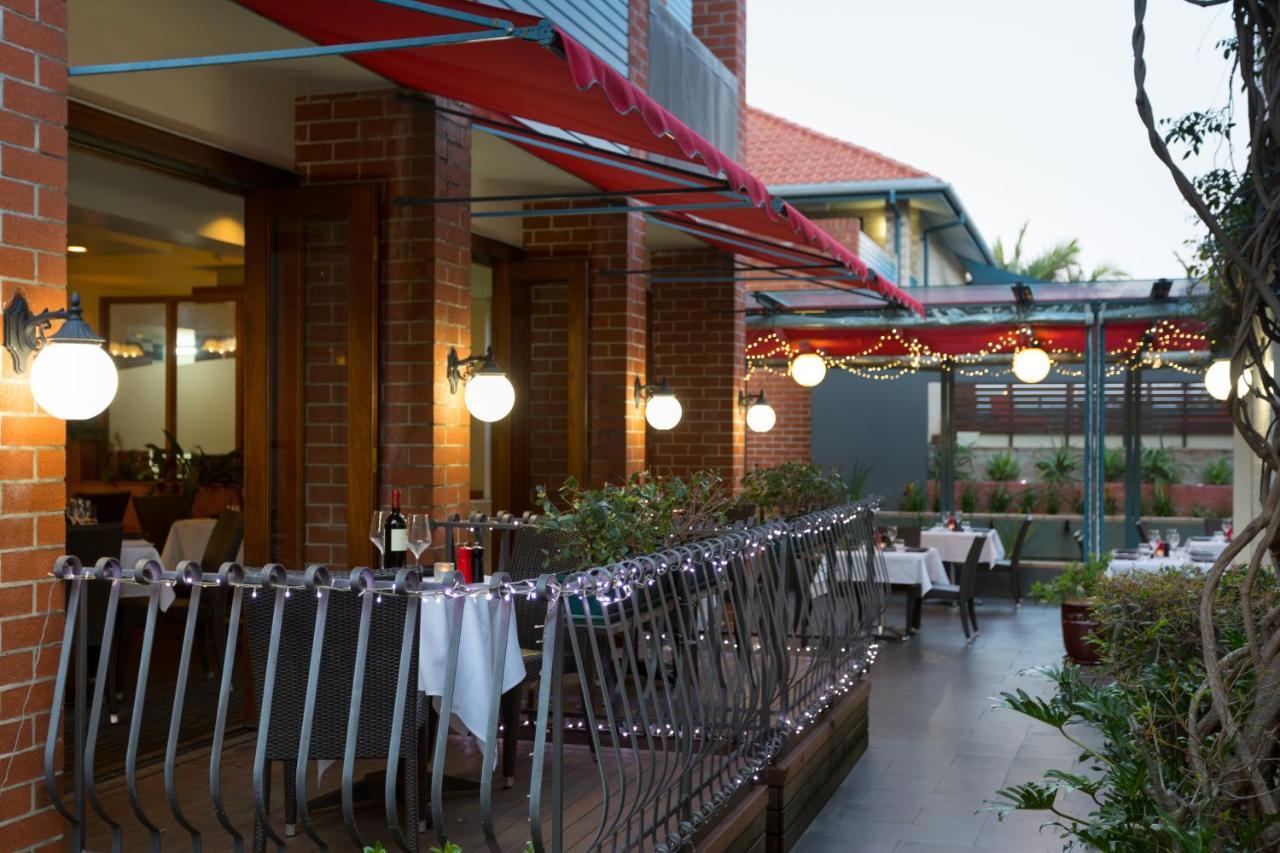 Отель Ramada By Wyndham Brisbane Windsor Экстерьер фото