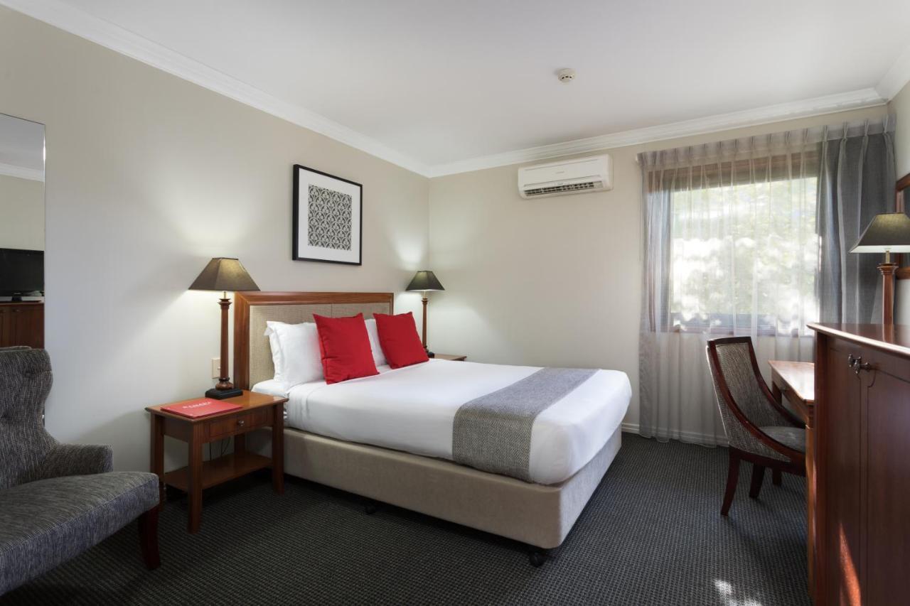 Отель Ramada By Wyndham Brisbane Windsor Экстерьер фото