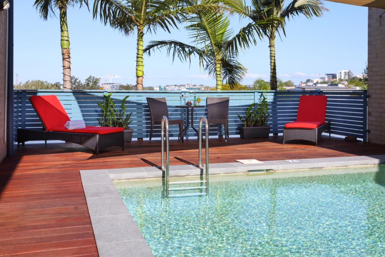 Отель Ramada By Wyndham Brisbane Windsor Экстерьер фото